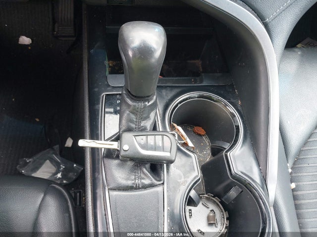 4T1B11HK0JU083792 Toyota CAMRY SE