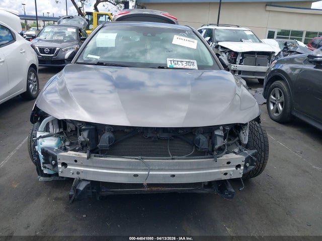4T1B11HK0JU083792 Toyota CAMRY SE
