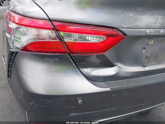 4T1B11HK0JU083792 Toyota CAMRY SE