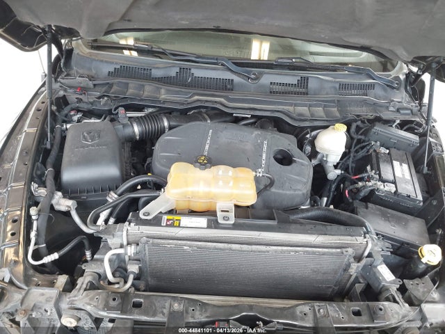44841101 :رقم المزاد ، 1C6RR7VMXFS687932 vin ، 2015 Ram 1500 Laramie مزاد بيع