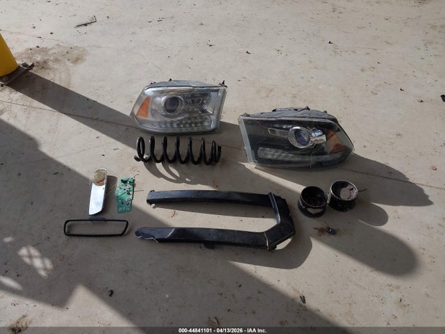 44841101 :رقم المزاد ، 1C6RR7VMXFS687932 vin ، 2015 Ram 1500 Laramie مزاد بيع