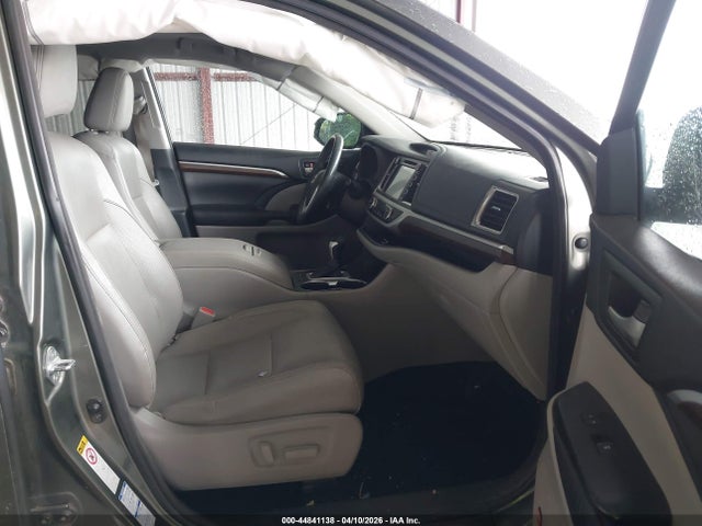 Продаж на аукціоні авто 2016 Toyota Highlander Limited V6, vin: 5TDDKRFH9GS232181, номер лоту: 44841138