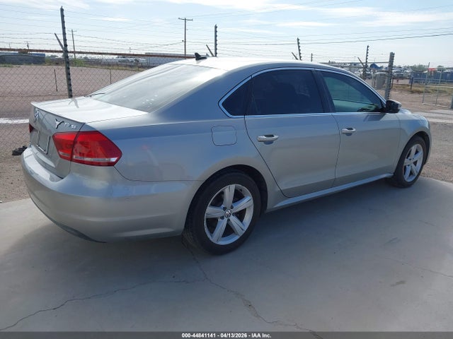 2013 Volkswagen Passat 2.0l Tdi Se მანქანა იყიდება აუქციონზე, vin: 1VWBN7A31DC140782, აუქციონის ნომერი: 44841141
