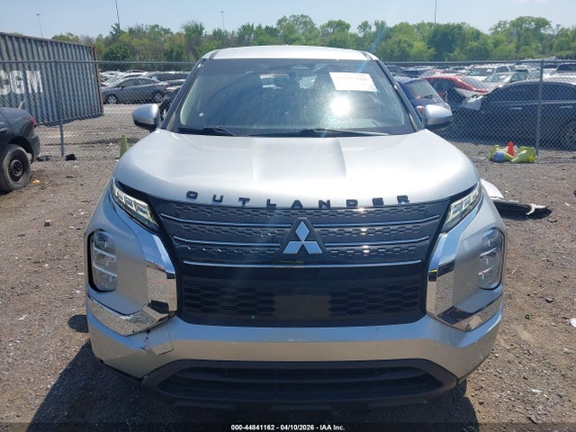 44841162 :رقم المزاد ، JA4J3TA86NZ030019 vin ، 2022 Mitsubishi Outlander Es 2.5 2wd مزاد بيع