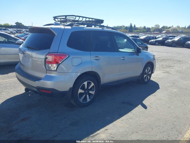 Subaru Forester 2.5i Premium 2017 JF2SJAECXHH456732 Image 4