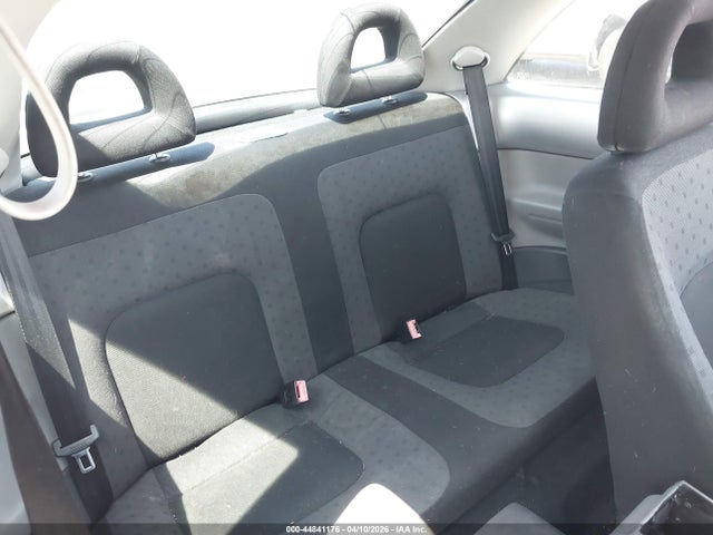 2001 Volkswagen New Beetle Gls მანქანა იყიდება აუქციონზე, vin: 3VWCK21C61M441199, აუქციონის ნომერი: 44841176