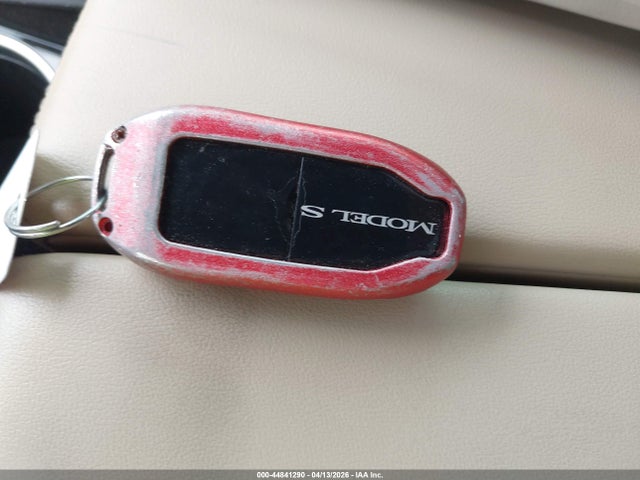 Продажа на аукционе авто 2016 Tesla Model S 60/70/75/85, vin: 5YJSA1E18GF135834, номер лота: 44841290