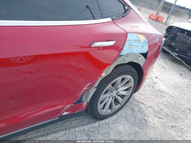 Продажа на аукционе авто 2016 Tesla Model S 60/70/75/85, vin: 5YJSA1E18GF135834, номер лота: 44841290