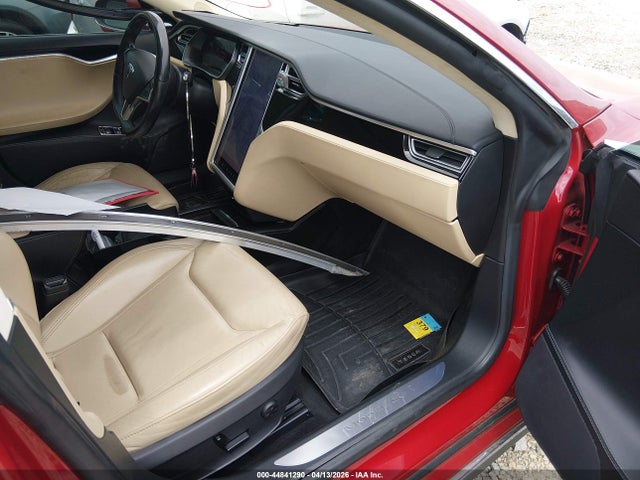 Продажа на аукционе авто 2016 Tesla Model S 60/70/75/85, vin: 5YJSA1E18GF135834, номер лота: 44841290