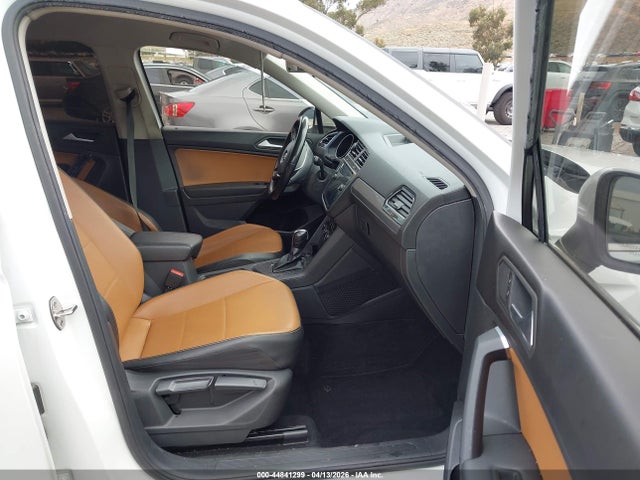 3VV3B7AX4KM049084 Volkswagen Tiguan 2.0t Se/2.0t Sel/2.0t Sel R-line/2.0t Sel R-line Black