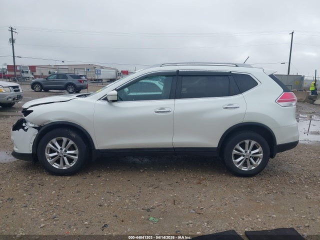 2015 Nissan Rogue Sv მანქანა იყიდება აუქციონზე, vin: 5N1AT2MV8FC838664, აუქციონის ნომერი: 44841303