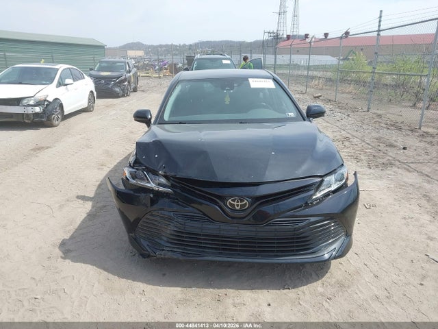 2020 Toyota Camry Le მანქანა იყიდება აუქციონზე, vin: 4T1C11AK3LU896870, აუქციონის ნომერი: 44841413