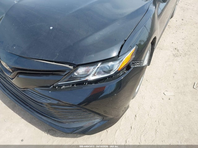 2020 Toyota Camry Le მანქანა იყიდება აუქციონზე, vin: 4T1C11AK3LU896870, აუქციონის ნომერი: 44841413