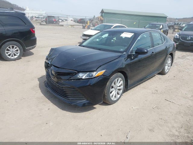 2020 Toyota Camry Le მანქანა იყიდება აუქციონზე, vin: 4T1C11AK3LU896870, აუქციონის ნომერი: 44841413