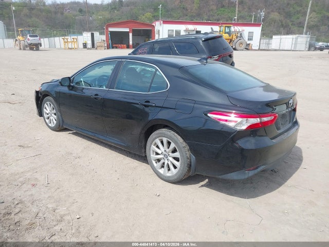 2020 Toyota Camry Le მანქანა იყიდება აუქციონზე, vin: 4T1C11AK3LU896870, აუქციონის ნომერი: 44841413