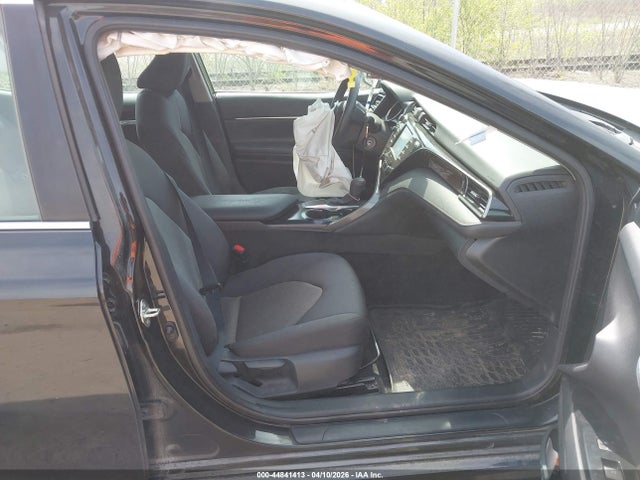 2020 Toyota Camry Le მანქანა იყიდება აუქციონზე, vin: 4T1C11AK3LU896870, აუქციონის ნომერი: 44841413