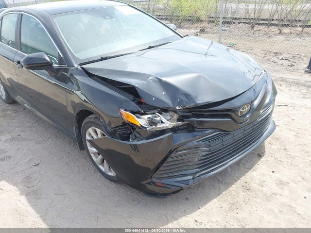 2020 Toyota Camry Le მანქანა იყიდება აუქციონზე, vin: 4T1C11AK3LU896870, აუქციონის ნომერი: 44841413