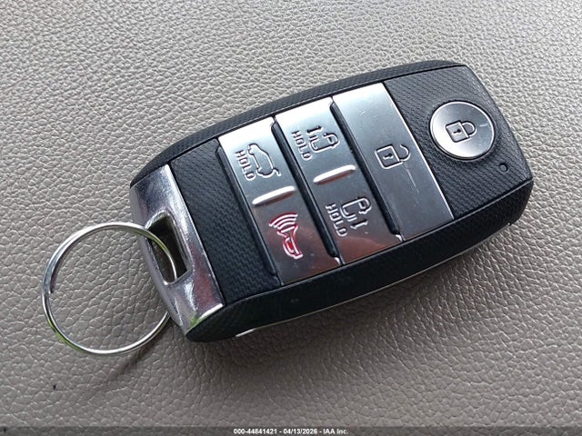 KIA SEDONA LX 2017 KNDMB5C11H6265953 Image 11