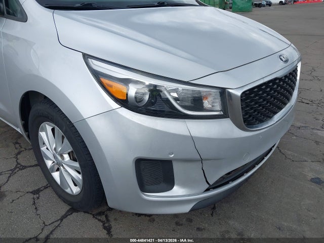 KIA SEDONA LX 2017 KNDMB5C11H6265953 Image 17