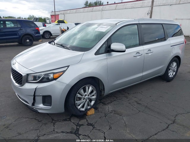 KIA SEDONA LX 2017 KNDMB5C11H6265953 Image 2