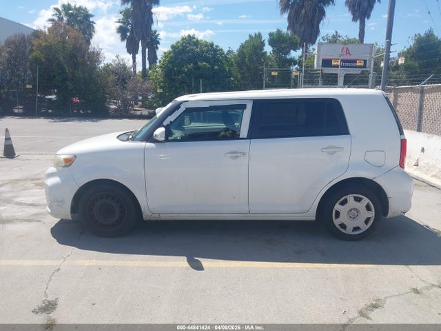 Scion XB 2014 JTLZE4FE0EJ050955 Image 14