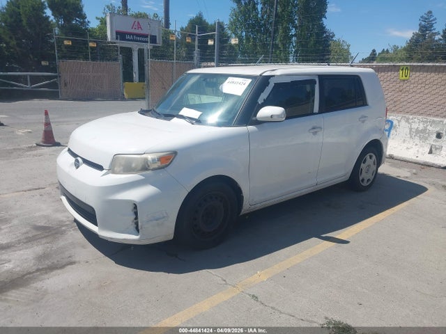 Scion XB 2014 JTLZE4FE0EJ050955 Image 2