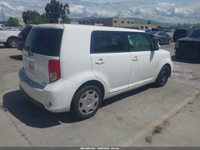 Scion XB 2014 JTLZE4FE0EJ050955 Image 4