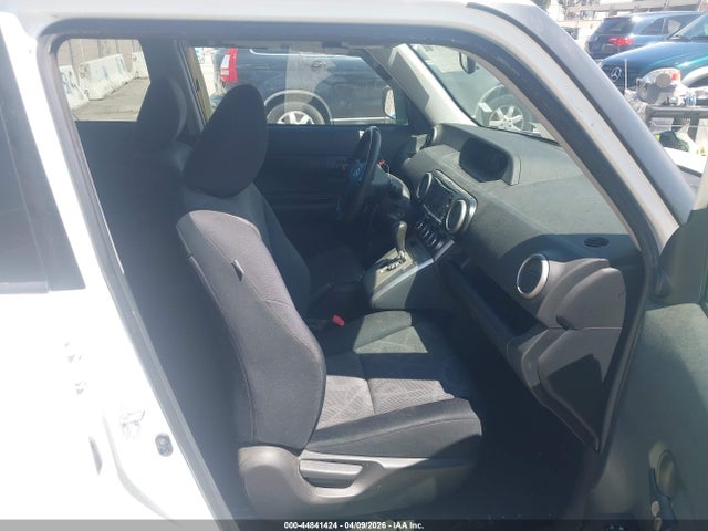 Scion XB 2014 JTLZE4FE0EJ050955 Image 5