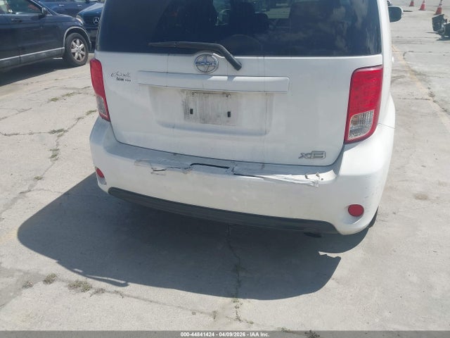 Scion XB 2014 JTLZE4FE0EJ050955 Image 6