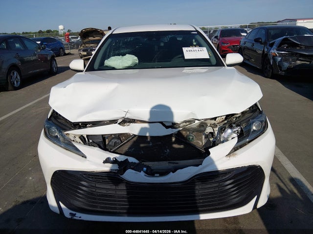 Продажа на аукционе авто 2018 Toyota Camry Le, vin: 4T1B11HK8JU108051, номер лота: 44841445