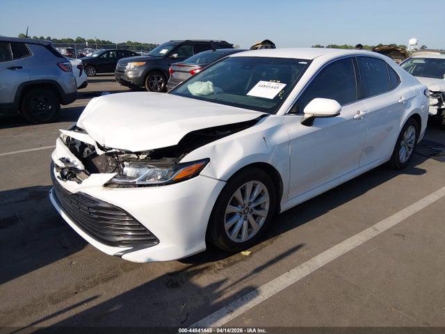 Продажа на аукционе авто 2018 Toyota Camry Le, vin: 4T1B11HK8JU108051, номер лота: 44841445