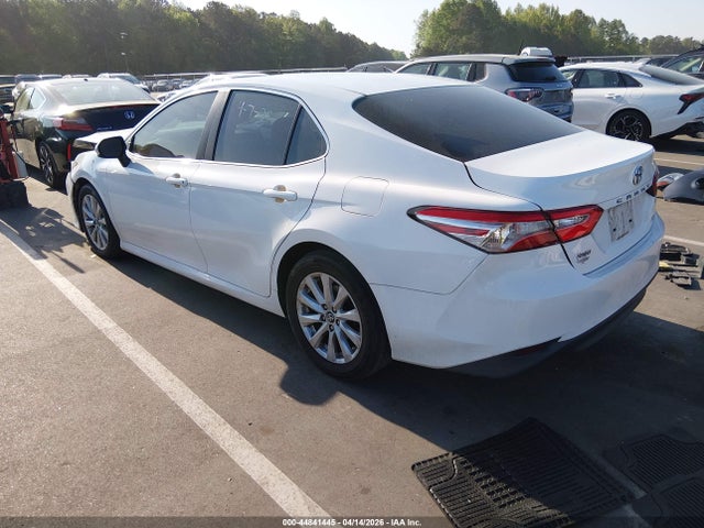 Продажа на аукционе авто 2018 Toyota Camry Le, vin: 4T1B11HK8JU108051, номер лота: 44841445