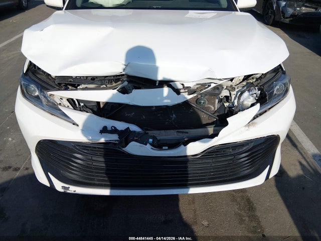 Продажа на аукционе авто 2018 Toyota Camry Le, vin: 4T1B11HK8JU108051, номер лота: 44841445