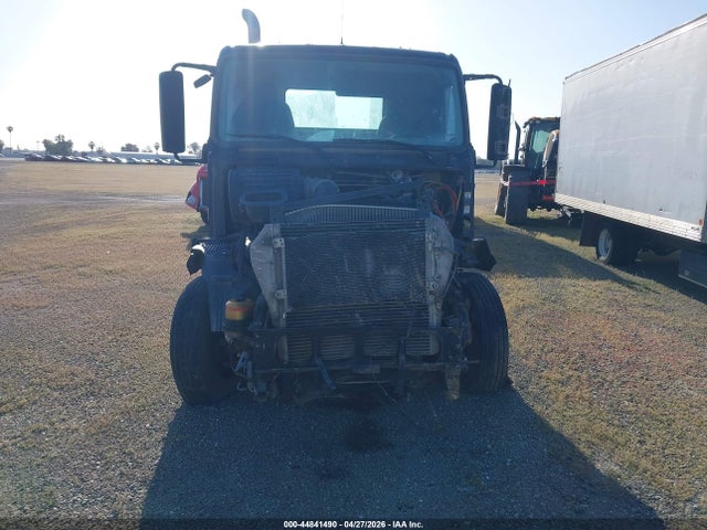44841490 :رقم المزاد ، 4V4NC9EH1FN189810 vin ، 2015 Volvo Vn Vnl مزاد بيع