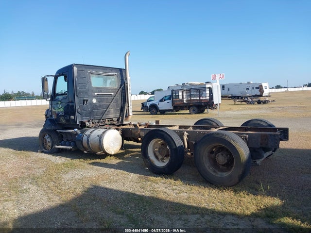 44841490 :رقم المزاد ، 4V4NC9EH1FN189810 vin ، 2015 Volvo Vn Vnl مزاد بيع