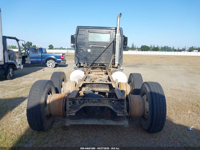 44841490 :رقم المزاد ، 4V4NC9EH1FN189810 vin ، 2015 Volvo Vn Vnl مزاد بيع