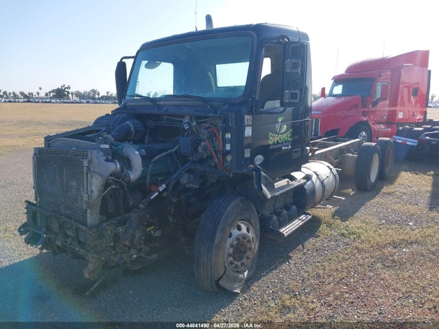 44841490 :رقم المزاد ، 4V4NC9EH1FN189810 vin ، 2015 Volvo Vn Vnl مزاد بيع
