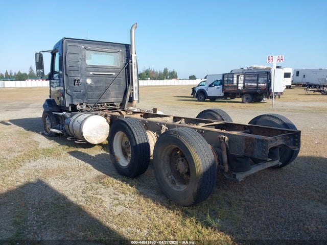 44841490 :رقم المزاد ، 4V4NC9EH1FN189810 vin ، 2015 Volvo Vn Vnl مزاد بيع