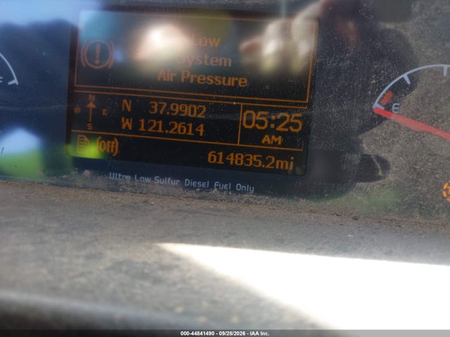 44841490 :رقم المزاد ، 4V4NC9EH1FN189810 vin ، 2015 Volvo Vn Vnl مزاد بيع