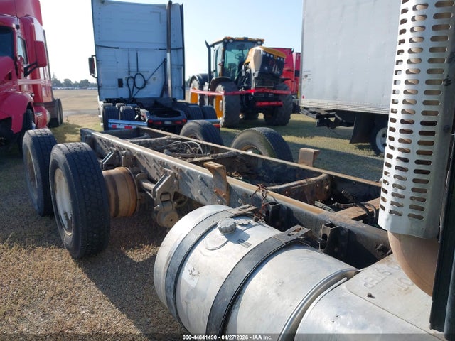 44841490 :رقم المزاد ، 4V4NC9EH1FN189810 vin ، 2015 Volvo Vn Vnl مزاد بيع