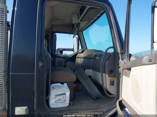 44841490 :رقم المزاد ، 4V4NC9EH1FN189810 vin ، 2015 Volvo Vn Vnl مزاد بيع
