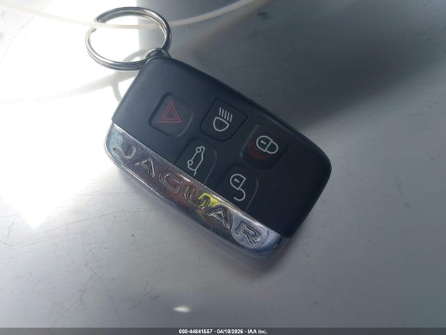 2017 JAGUAR XE SAJAE4BN8HA952807 Photo 10