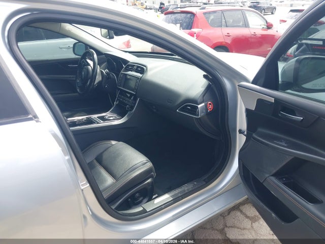 2017 JAGUAR XE SAJAE4BN8HA952807 Photo 4