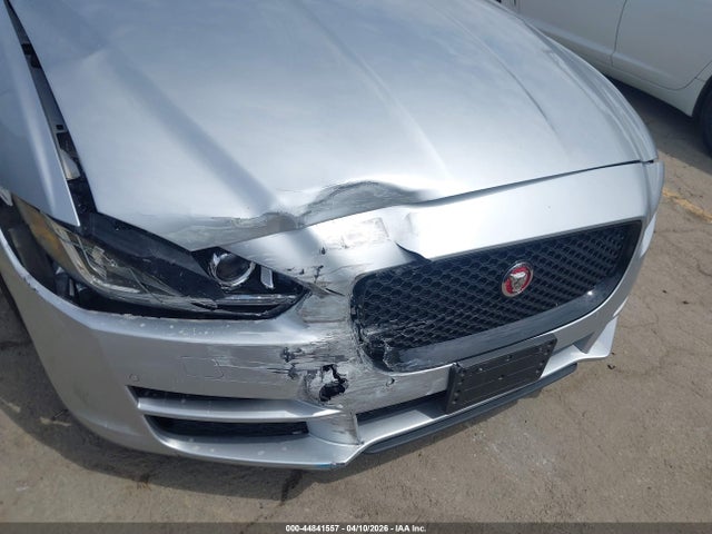 2017 JAGUAR XE SAJAE4BN8HA952807 Photo 5