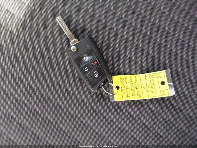 44841606 :رقم المزاد ، 3VV1B7AX1JM060680 vin ، 2018 Volkswagen Tiguan 2.0t S مزاد بيع