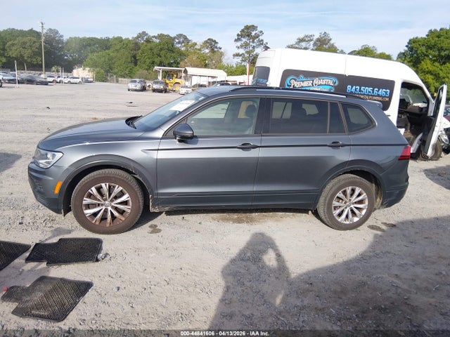 44841606 :رقم المزاد ، 3VV1B7AX1JM060680 vin ، 2018 Volkswagen Tiguan 2.0t S مزاد بيع