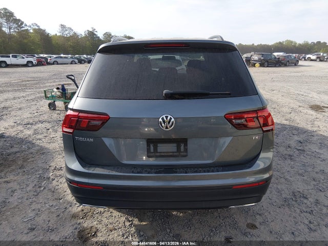 44841606 :رقم المزاد ، 3VV1B7AX1JM060680 vin ، 2018 Volkswagen Tiguan 2.0t S مزاد بيع