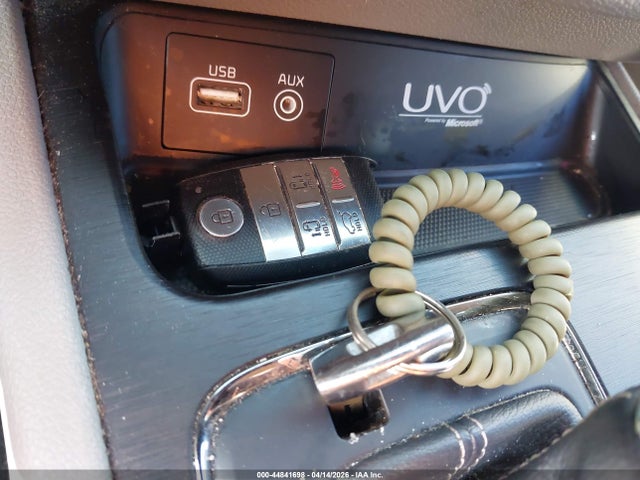 44841698 :رقم المزاد ، KNDMB5C17H6233587 vin ، 2017 Kia Sedona Lx مزاد بيع