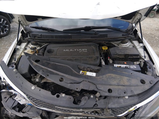 Chrysler 200 Limited 2015 1C3CCCAB7FN725889 Image 10