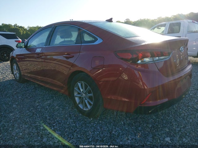 2018 HYUNDAI SONATA 5NPE24AA8JH708502 Photo 2